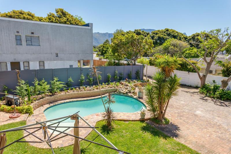 To Let 5 Bedroom Property for Rent in Constantia Western Cape